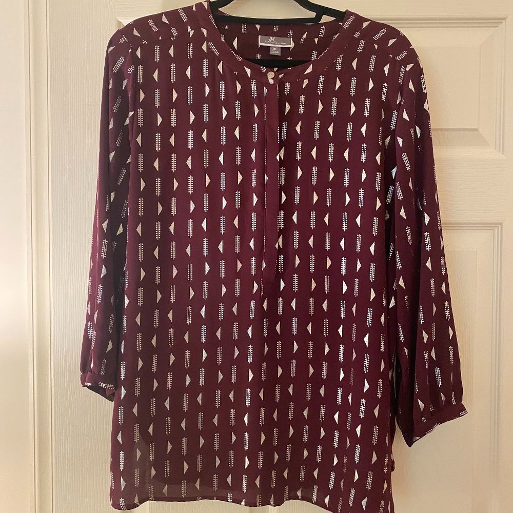 XL Maroon pullover blouse with silver design
